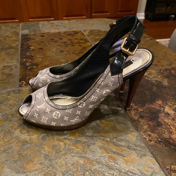 Louis Vuitton Monogram Heels - Picture 4 of 14